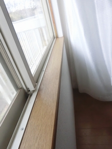 窓枠シート貼出来ます。